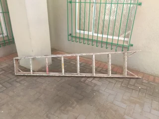2 Aluminium ladders
