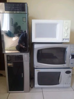 5 broken Microwave ovens