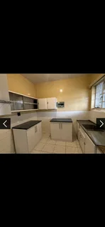 R2100 ROOM IN A 3 BEDROOM FLAT. FEMALES. BEHIND UMGENI WATERS.