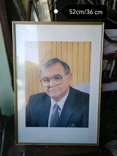 Gold frame with glass 56cm