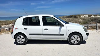 2004 Renault Clio 1.4 16V Hatchback