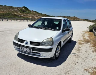2004 Renault Clio 1.4 16V Hatchback