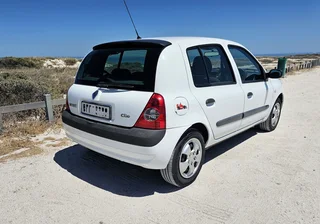 2004 Renault Clio 1.4 16V Hatchback