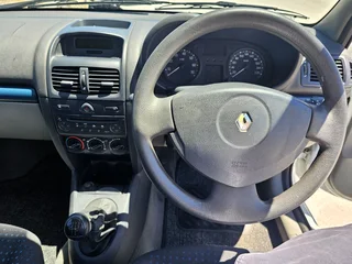 2004 Renault Clio 1.4 16V Hatchback