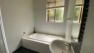 3 Bedroom Flat In Rondebosch, Cape Town