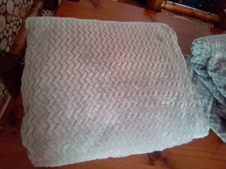 Linen: sheets/ blankets/ duvet inner/pillow cases/curtains