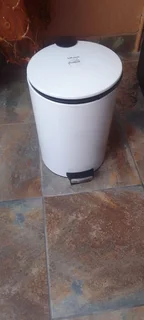 Dustbin soft closing lid type - brand new R80