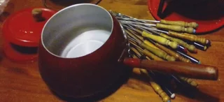 Fondue pot for sale -R85