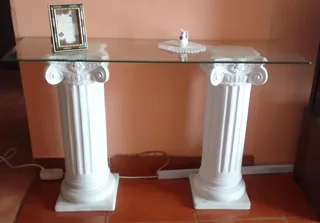 Entrance glass table on Roman pillars - R1200