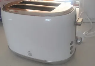 Toaster - Swann Brand - Hardly Used R200