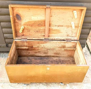 Vintage Rustic Oregon Pine Toolbox on Wheels. 86cm Length x 42cm Wide x 49cm Height x 30cm Deep