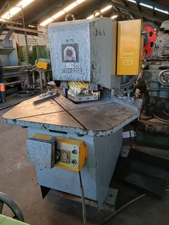 Used 23 Ton Amada Hydraulic Notcher