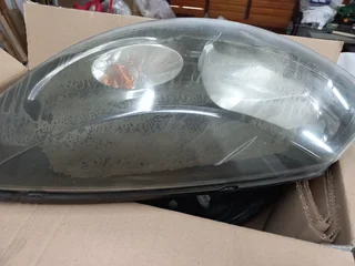 Left and right head lights for 2013 Renault Sandero Stepway 1.6 (Dynamique).