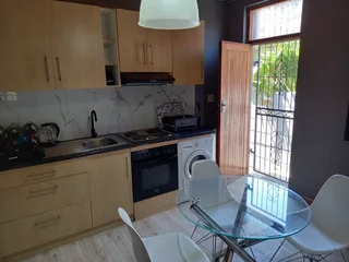 Large and Single Rooms to Rent in Leafy Rondebosch