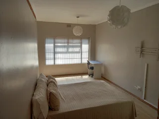 Large and Single Rooms to Rent in Leafy Rondebosch