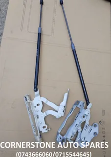 Mercedes W204 Bonnet Hinge And Shock