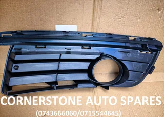 VW JETTA 5 RIGHT SIDE FOG LIGHT GRILL