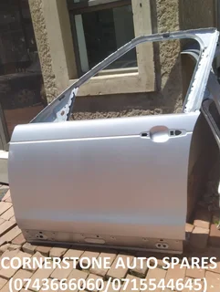 Land Rover Discovery 5 Left Front Door