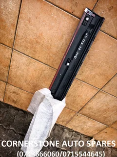 AUDI Q5 (8R0) LEFT FRONT DOOR MOULDING