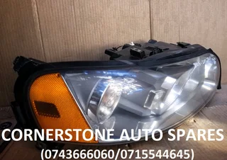2005-2007 VOLVO V70,XC70 XENON RIGHT SIDE HEADLIGHT