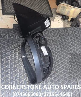 Land Rover Discovery 5 Right Side Mirror