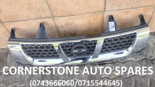 NISSAN NP300 HARDBODY MAIN GRILL