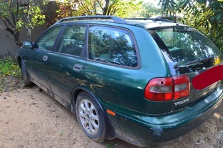 2000 Volvo V40 Stationwagon R17000