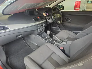 2011 RENAULT MEGANE III 1.6 DYNAMIQUE COUPE