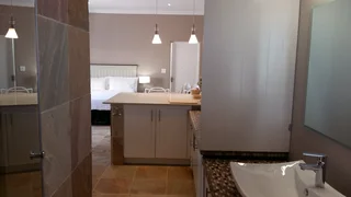 Studio Apt. BATCHELOR UNIT in Sunset Beach village Milnerton Near Shops Myciti CT Beach ⛱️ CenturyC