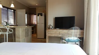 Studio Apt. BATCHELOR UNIT in Sunset Beach village Milnerton Near Shops Myciti CT Beach ⛱️ CenturyC