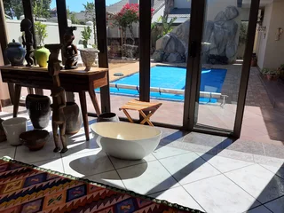 Bedroom-en-suite Hse-share in beach village of Milnerton in Sunset Beach.  Near Shops Myciti CT CenC