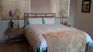 Bedroom-en-suite Hse-share in beach village of Milnerton in Sunset Beach.  Near Shops Myciti CT CenC