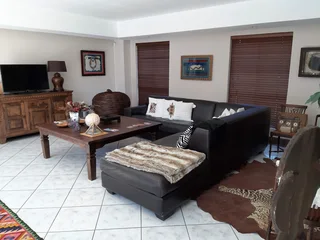 Bedroom-en-suite Hse-share in beach village of Milnerton in Sunset Beach.  Near Shops Myciti CT CenC