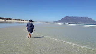 Bedroom-en-suite Hse-share in beach village of Milnerton in Sunset Beach.  Near Shops Myciti CT CenC