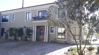 Bedroom-en-suite Hse-share in beach village of Milnerton in Sunset Beach.  Near Shops Myciti CT CenC