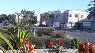 Beach Hse-share BedrEnsuite in SUNSET BEACH village Milnerton Near Shops Myciti CT Century City