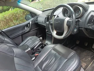 2017 Mahindra XUV500 awd W8