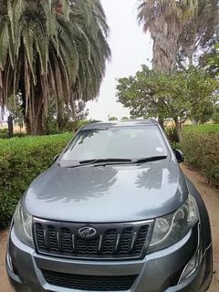 2017 Mahindra XUV500 awd W8