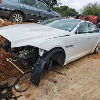 2013 JAGUAR XJ 3.0L STRIPPING AS SPARES