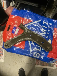 Renault kwid control arm right and side still new