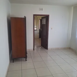 Basement to let in umhlatuzana