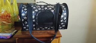 Pet travel carrier