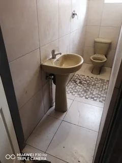 Very large room to rent at Grobler Park - Roodepoort near Marcel Walk shopping centre