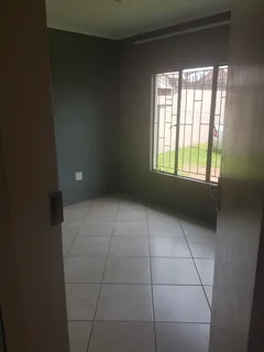 Very large room to rent at Grobler Park - Roodepoort near Marcel Walk shopping centre