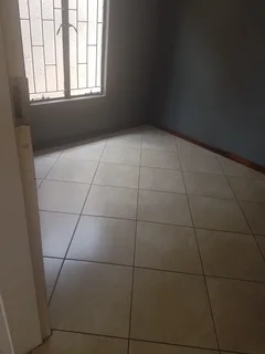 Very large room to rent at Grobler Park - Roodepoort near Marcel Walk shopping centre