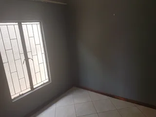 Very large room to rent at Grobler Park - Roodepoort near Marcel Walk shopping centre