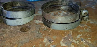 Volkswagen beetle intake clips