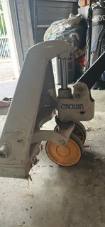 Crown pallet jack