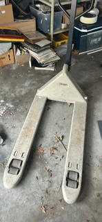 Crown pallet jack