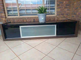 2meter Mahagony TV/Coffee stand. Still in a good condition